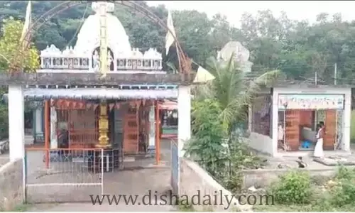 దేవుడిని కూడా వదలని దొంగలు