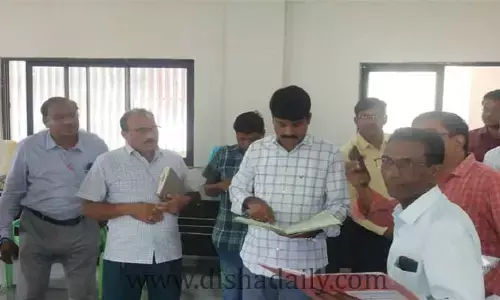కలెక్టరేట్ లోని ప్రభుత్వ కార్యాలయాలను తనిఖీ చేసిన జిల్లా కలెక్టర్