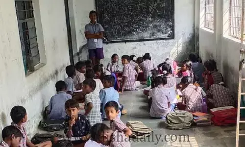 8 తరగతులు..ఇద్దరే టీచర్లు..