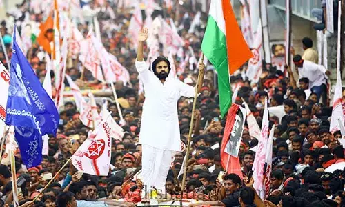 కొత్త రాజకీయం మొదలెట్టిన Pawan Kalyan.. విశాఖ ఘటన తర్వాత..!!