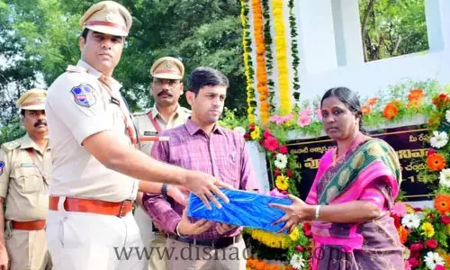 శాంతియుత సమాజమే పోలీసుల లక్ష్యం: సిరిసిల్ల కలెక్టర్