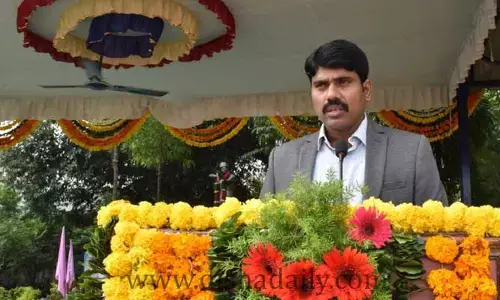 పోలీసు అమరులకు యావత్తు జాతి రుణపడి ఉంది