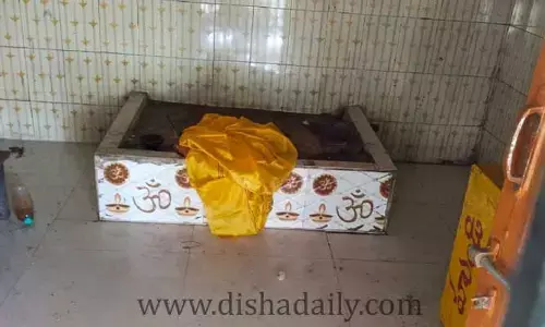 దేవతను కూడా వదలని దొంగలు