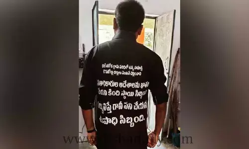 బేల్ తరోడ సర్పంచ్ వినూత్న నిరసన...