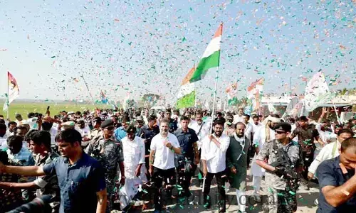 రాహుల్ అడుగులో అడుగులు వేస్తూ కదిలిన భట్టి