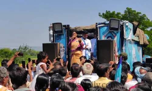 బంగారు తెలంగాణని బార్ల తెలంగాణగా మలిచిన ఘనత కేసీఆర్ ది : వైఎస్ షర్మిల