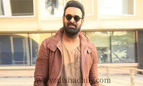 విదేశాలకు బయల్దేరిన ప్రభాస్..  అనారోగ్య సమస్యలే కారణమా?