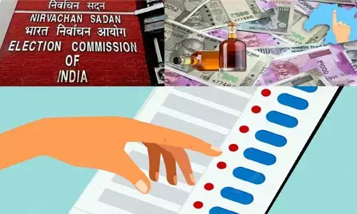 ఈసీ చేతులెవరు కట్టేశారు? మునుగోడులో జరుగుతుందేంటి?