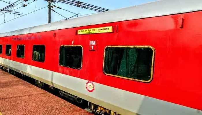 సంక్రాంతి పండుగకు ప్రత్యేక రైళ్లు సంక్రాంతి పండుగకు ప్రత్యేక రైళ్లు