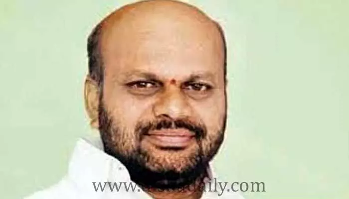 నేను వెళ్ళిపోవాలా? పవన్ పిఠాపురం పర్యటనలో వర్మ అసహనం! నేను వెళ్ళిపోవాలా? పవన్ పిఠాపురం పర్యటనలో వర్మ అసహనం!