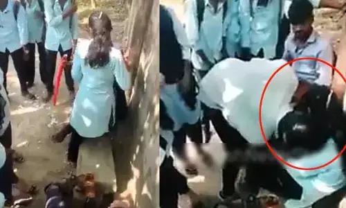 ముద్దులు పెడుతూ కాలేజీలో ర్యాగింగ్ (వీడియో)