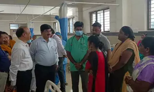 హుజూరాబాద్ ఏరియా ఆసుపత్రిలో కమిషనర్ ఆకస్మిక తనిఖీ..