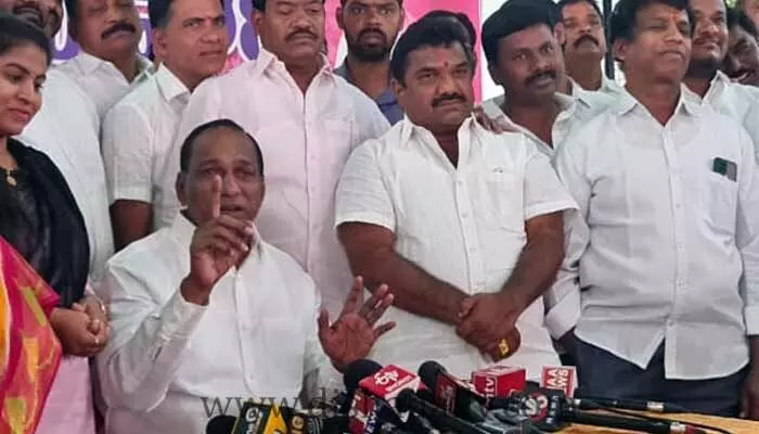 ఇంత పెద్ద ఐటీ దాడులు నేనెప్పుడు చూడలేదు: Minister Mallareddy ఇంత పెద్ద ఐటీ దాడులు నేనెప్పుడు చూడలేదు: Minister Mallareddy