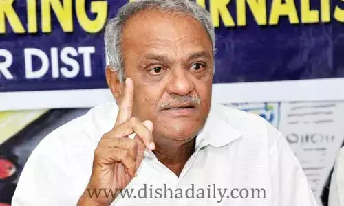 సీపీఐ నారాయణ రుషికొండ పర్యటనలో ఉద్రిక్తత