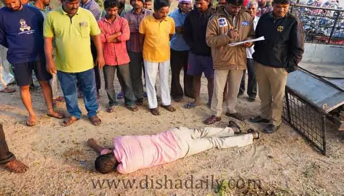వలిగొండ మాజీ శాఖ గ్రంధాలయ చైర్మన్ ఆత్మహత్య వలిగొండ మాజీ శాఖ గ్రంధాలయ చైర్మన్ ఆత్మహత్య