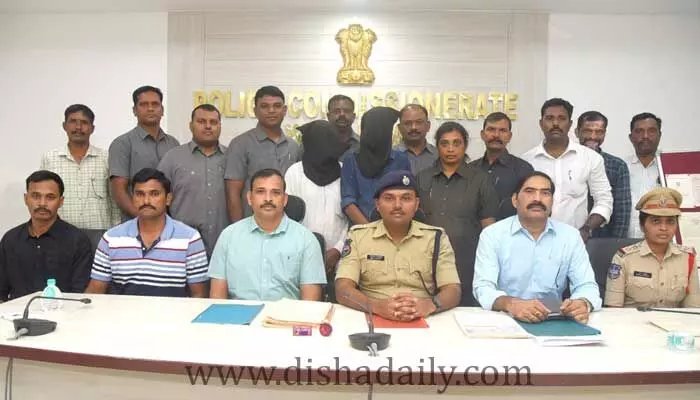 ఫేక్ రెవెన్యూ పత్రాలను తయారు చేస్తున్న మాజీ విఆర్ఓ అరెస్ట్ ఫేక్ రెవెన్యూ పత్రాలను తయారు చేస్తున్న మాజీ విఆర్ఓ అరెస్ట్