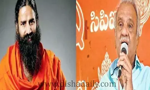 మహిళలు నగ్నంగా ఉంటే బాగుంటారా.. రాందేవ్ బాబాను చెప్పుతో కొట్టాలి