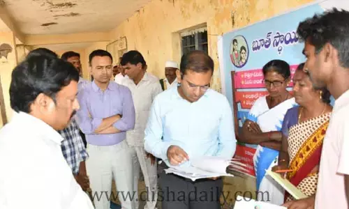పౌరులు ఓటు హక్కు కలిగి ఉండాలి : జిల్లా పాలనాధికారి ముషారఫ్ పార్కుఖ్