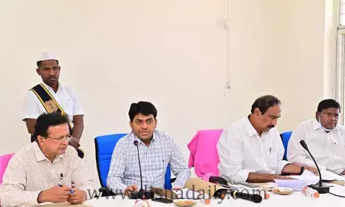 ప్రభుత్వ ఆస్పత్రులపై ప్రజలకు నమ్మకం కల్పించాలి: జిల్లా కలెక్టర్ రవి