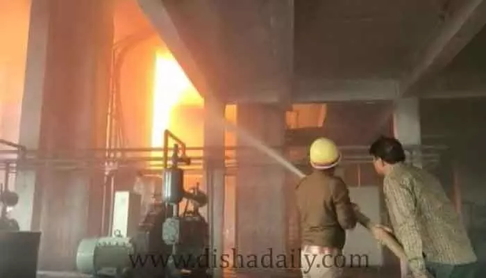 భారీ అగ్ని ప్రమాదం.. ఒకరు మృతి, పలువురికి గాయాలు భారీ అగ్ని ప్రమాదం.. ఒకరు మృతి, పలువురికి గాయాలు