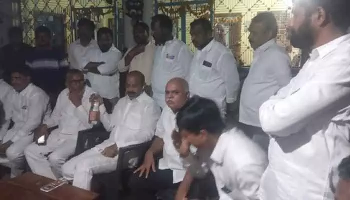 బ్రేకింగ్: MP బండి సంజయ్ అరెస్ట్.. జగిత్యాలలో తీవ్ర ఉద్రిక్తత