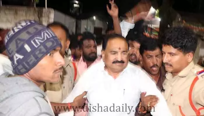 బండి సంజయ్ పర్యటన : పలువురు నాయకుల అరెస్ట్ బండి సంజయ్ పర్యటన : పలువురు నాయకుల అరెస్ట్