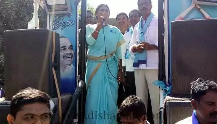 కేసీఆర్పై YS Sharmila సంచలన వ్యాఖ్యలు.. కేసీఆర్పై YS Sharmila సంచలన వ్యాఖ్యలు..