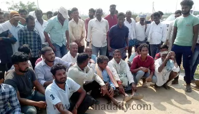 సీఎం కేసీఆర్ ఎఫ్టెక్ట్ : యాదాద్రి థర్మల్ ప్లాంట్ వద్ద ఉద్రిక్తత సీఎం కేసీఆర్ ఎఫ్టెక్ట్ : యాదాద్రి థర్మల్ ప్లాంట్ వద్ద ఉద్రిక్తత