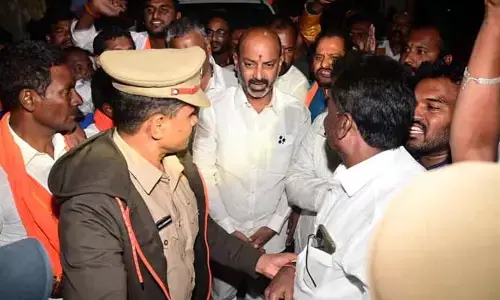 భైంసా వెళ్లాలంటే వీసా కావాలా? Bandi Sanjay Kumar ఫైర్