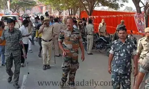 పోలీసుల ఆధీనంలోకి సభా ప్రాంగణం