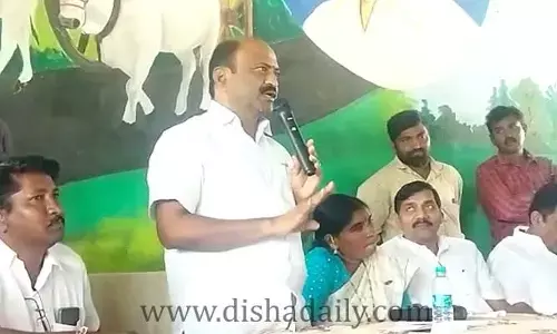 దళిత బంధు కావాలంటే.. డబుల్‌ ఇళ్లు అడగొద్దు.. టీఆర్‌ఎస్ ఎమ్మెల్యే సంచలన కామెంట్స్