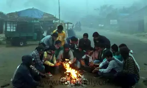 రెండు తెలుగు రాష్ట్రాలను వణికిస్తున్న చలి..