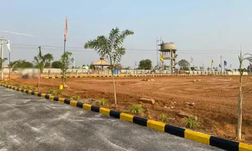 ప్లాట్‌ కొంటే.. పాట్లు తప్పవు