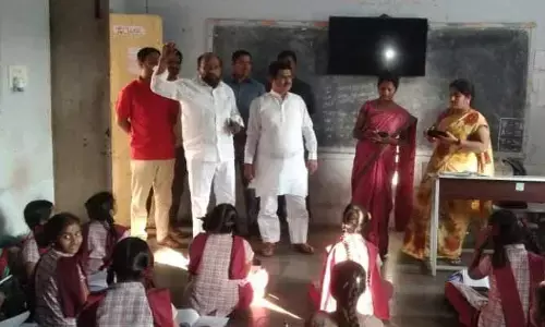 హాస్టళ్లను ఆకస్మికంగా తనిఖీ చేసిన ఎంపీ ఆర్. కృష్ణయ్య