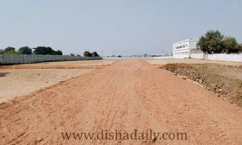 అక్రమ లేఅవుట్లు.. అక్రమార్కుల దందాలు..!