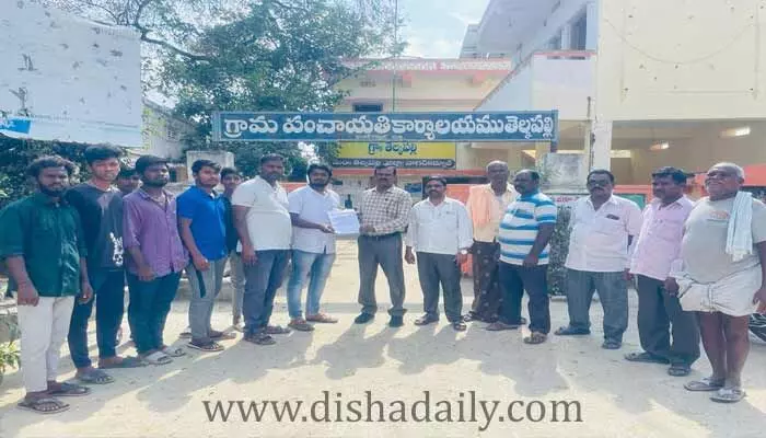 మురికి నీళ్లు వస్తున్నాయంటూ గ్రామస్థుల ఆందోళన మురికి నీళ్లు వస్తున్నాయంటూ గ్రామస్థుల ఆందోళన