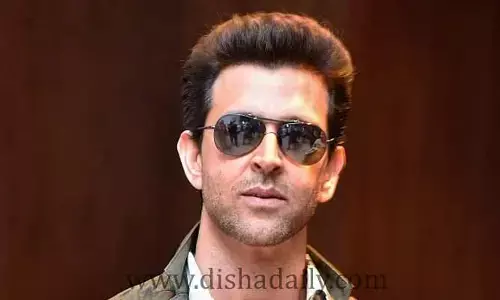అభిమాని సెల్ఫీ అడిగితే పక్కకు నెట్టేసిన  Hrithik  .. మండిపడుతున్న నెటిజన్స్