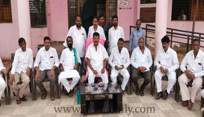 మంత్రి Harish Rao పర్యటనను అడ్డుకున్న బీజేపీ నాయకులను హెచ్చరించిన: ఎమ్మెల్యే షిండే మంత్రి Harish Rao పర్యటనను అడ్డుకున్న బీజేపీ నాయకులను హెచ్చరించిన: ఎమ్మెల్యే షిండే
