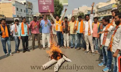 బీజేపీ ఆధ్వర్యంలో సీఎం కేసిఆర్ దిష్టి బొమ్మ దగ్ధం
