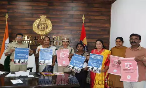 లింగ వివక్షతపై పోస్టర్ ను ఆవిష్కరించిన ఎస్పీ వినీత్