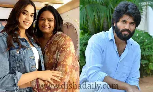విజయ్ దేవరకొండ తల్లితో Janhvi Kapoor.. పిక్స్ వైరల్