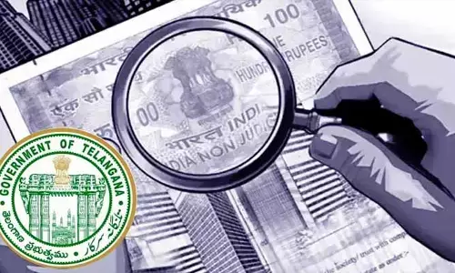 రాజకీయాలేనా పాలన వద్దా?