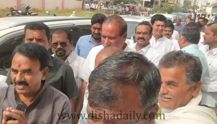 జూపల్లి దారి ఎటు.. తిరిగి కాంగ్రెస్ పార్టీలోకి వెళ్తారా ? జూపల్లి దారి ఎటు.. తిరిగి కాంగ్రెస్ పార్టీలోకి వెళ్తారా ?