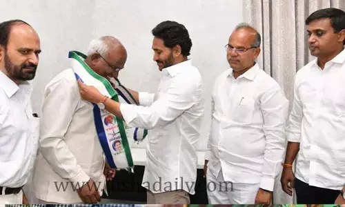పీలేరులో Tdpకి షాక్.. Ycpలో చేరిన కీలక నేత