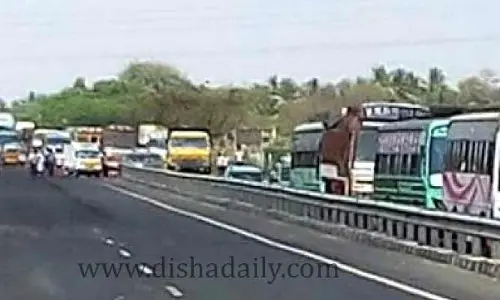 Nandyala NH44పై తృటిలో తప్పించుకున్న ఆర్టీఏ అధికారులు