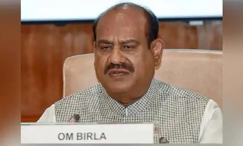 ట్విట్టర్‌లో అలా రాయొద్దు: ఎంపీలకు లోక్ సభ స్పీకర్ వార్నింగ్