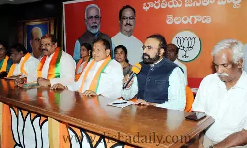 లిక్కర్ స్కాంలో నోటీసులు కేవలం సినిమా టైటిల్స్.. తప్పించుకోవడం భ్రమ