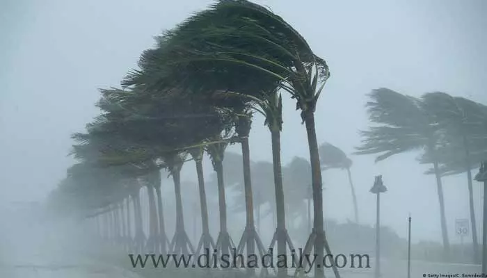 తుఫాను వణుకు.. నలుగురి మృతి, 70 మందికి గాయాలు తుఫాను వణుకు.. నలుగురి మృతి, 70 మందికి గాయాలు