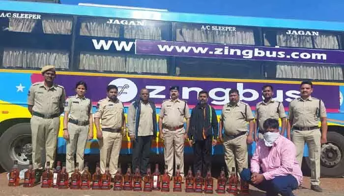 గోవా నుంచి హైదరాబాద్కు స్మగ్లింగ్.. ఇద్దరు డ్రైవర్లు అరెస్ట్ గోవా నుంచి హైదరాబాద్కు స్మగ్లింగ్.. ఇద్దరు డ్రైవర్లు అరెస్ట్