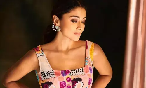 లేటు వయసులో ఘాటు అందాలు  ఆరబోస్తున్న Shriya Saran